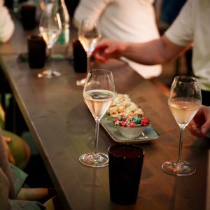 Champagner, Wagyu & Wein Tasting in der Wagyu-Hütte – exklusive Wagyu-Kreationen mit Weinbegleitung