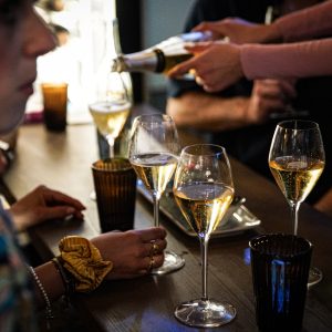 Champagner, Wagyu & Wein Tasting in der Wagyu-Hütte – exklusive Wagyu-Kreationen mit Weinbegleitung